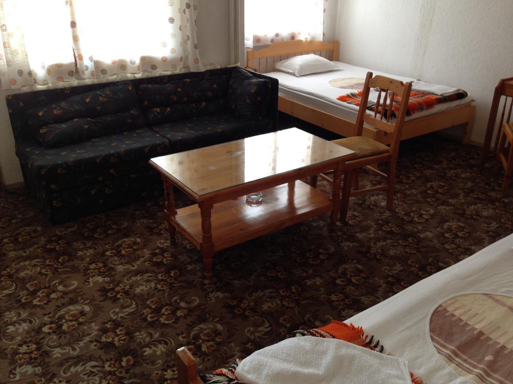 Katerina Family Hotel Szmoljan Szoba fotó
